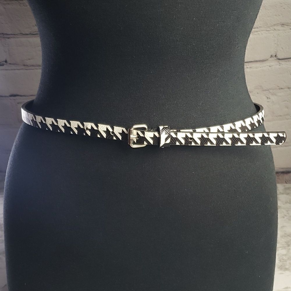 ‎Black and White Belt